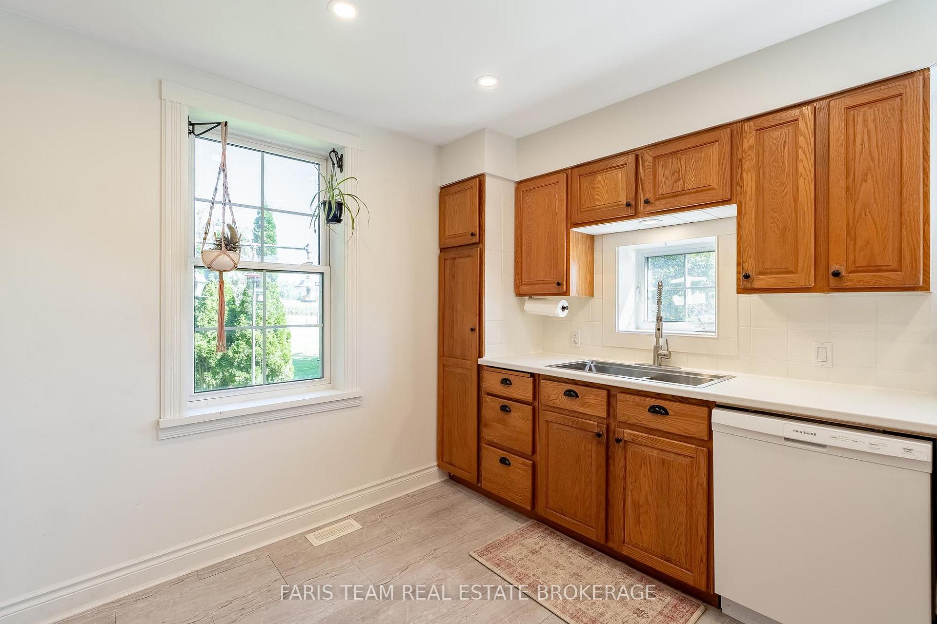 Photo 10 of 1346 Penetanguishene Road, Springwater, Rural Springwater — HOMEH