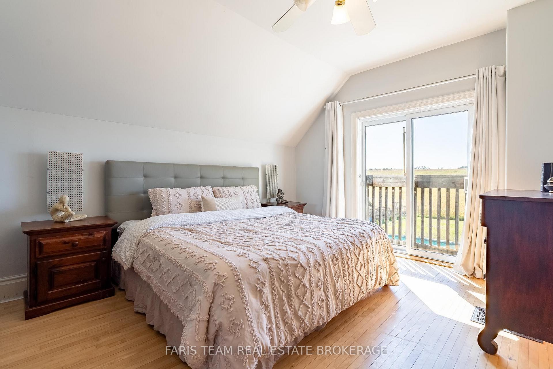 Photo 20 of 1346 Penetanguishene Road, Springwater, Rural Springwater — HOMEH