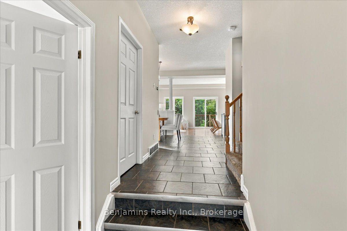 Photo 7 of 430 Mountain Laurel Crescent, Kitchener, Larentian West — HOMEH