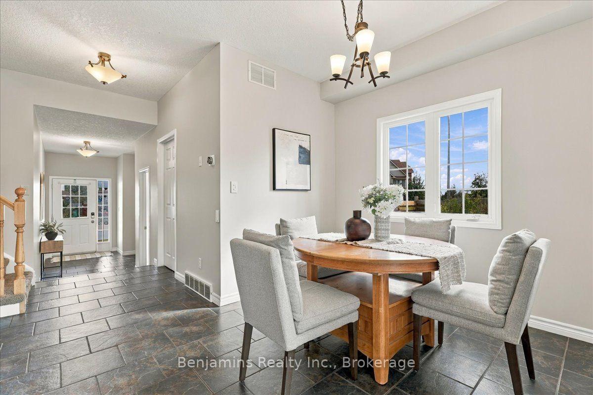 Photo 10 of 430 Mountain Laurel Crescent, Kitchener, Larentian West — HOMEH
