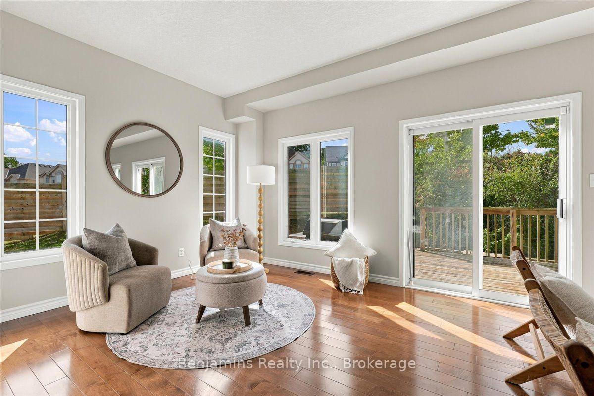 Photo 11 of 430 Mountain Laurel Crescent, Kitchener, Larentian West — HOMEH