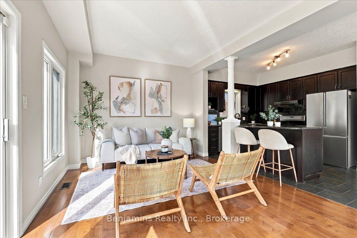 Photo 13 of 430 Mountain Laurel Crescent, Kitchener, Larentian West — HOMEH