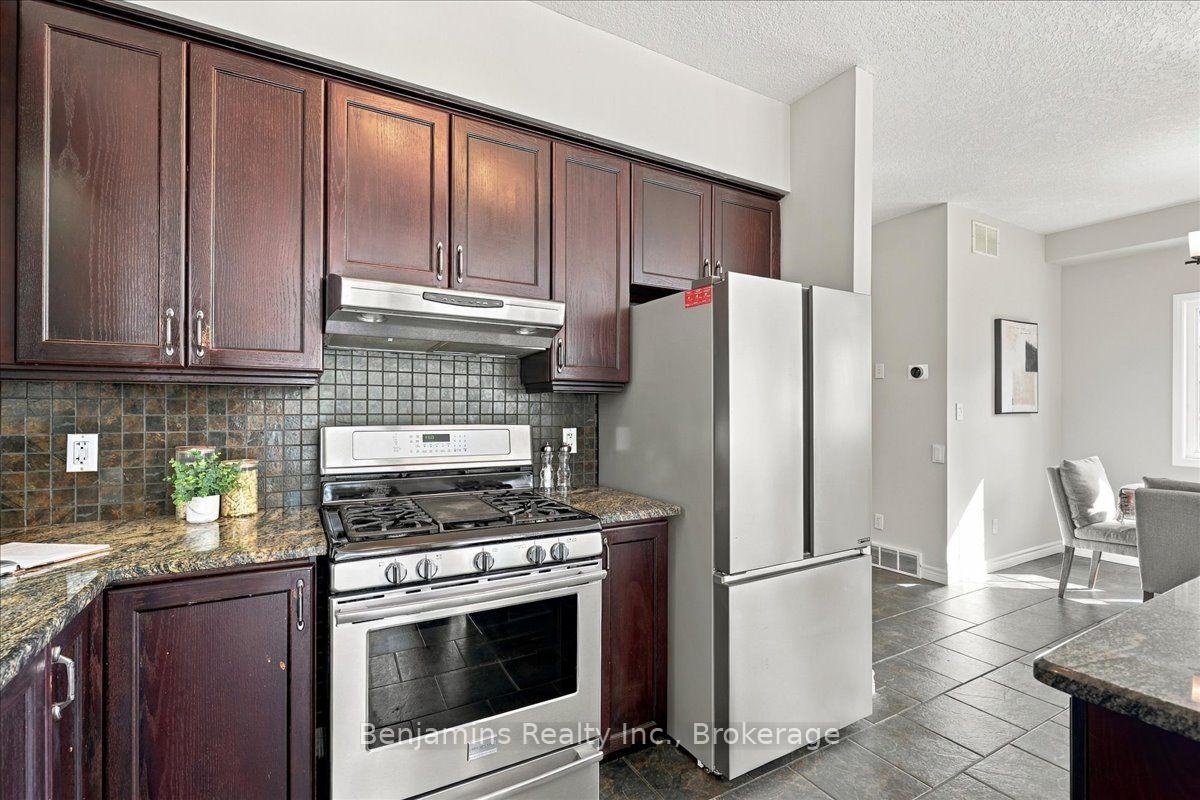 Photo 17 of 430 Mountain Laurel Crescent, Kitchener, Larentian West — HOMEH