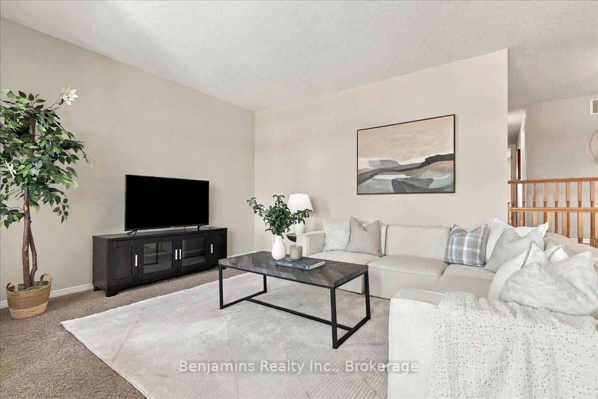 Photo 25 of 430 Mountain Laurel Crescent, Kitchener, Larentian West — HOMEH