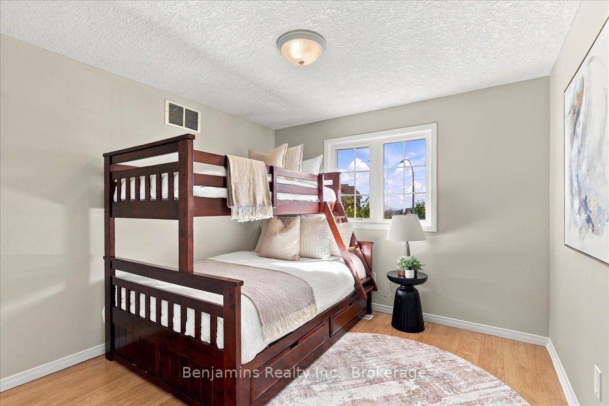 Photo 27 of 430 Mountain Laurel Crescent, Kitchener, Larentian West — HOMEH
