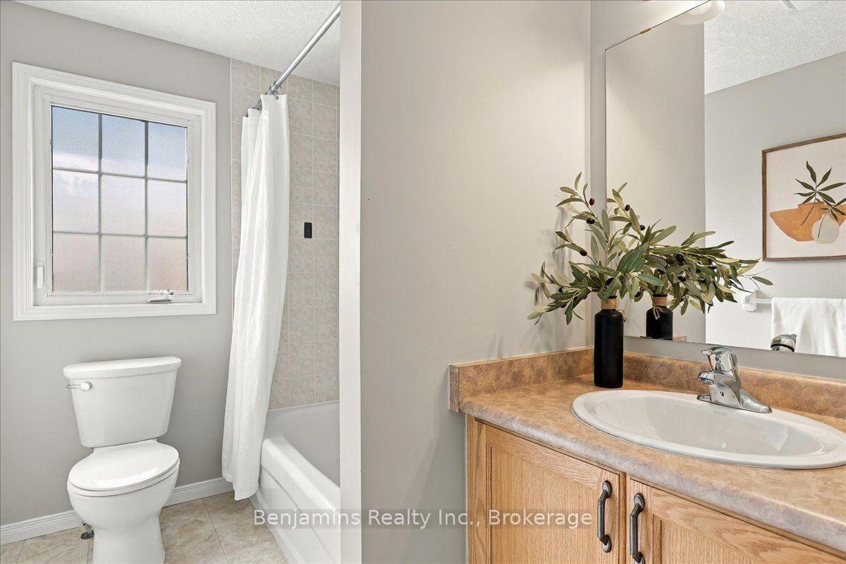 Photo 29 of 430 Mountain Laurel Crescent, Kitchener, Larentian West — HOMEH