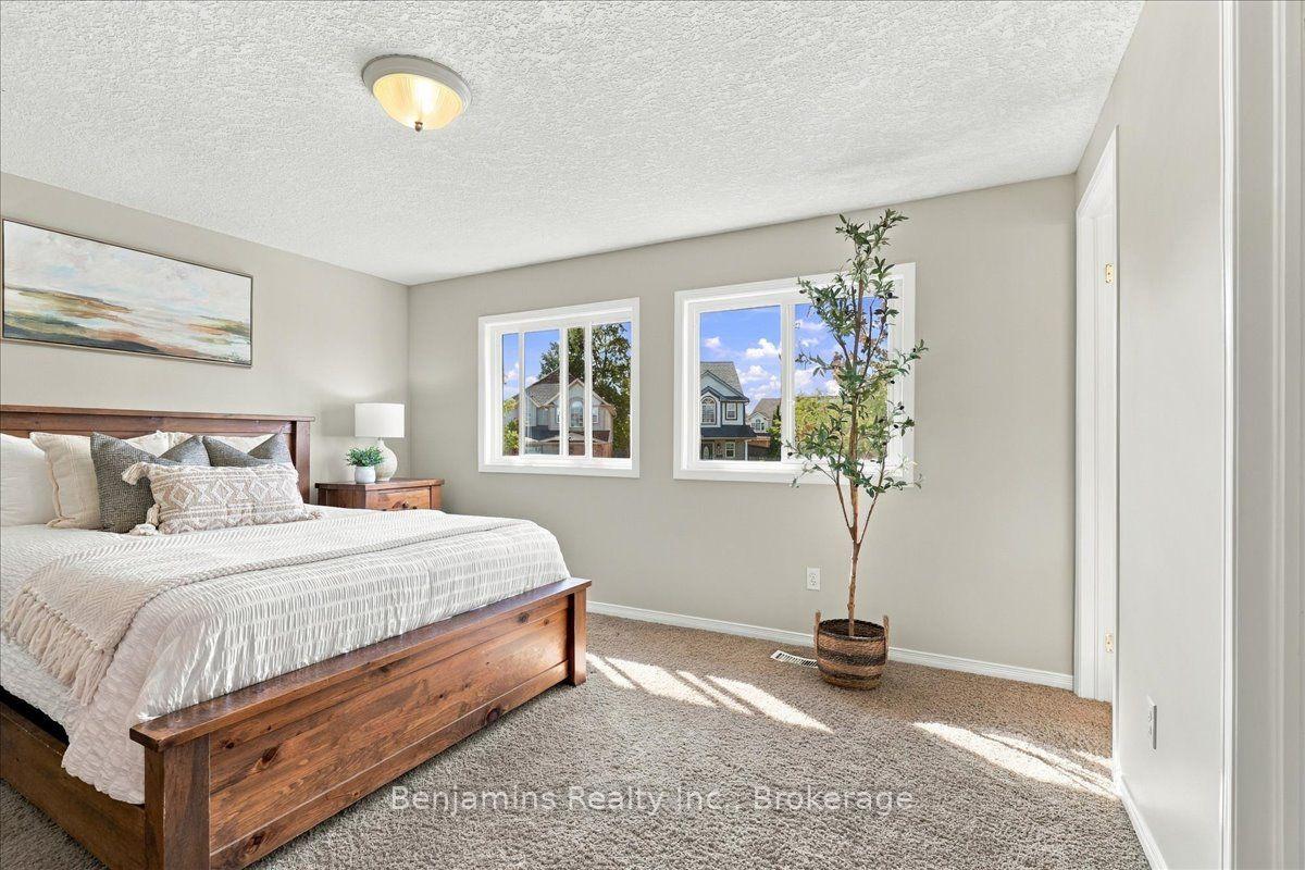 Photo 30 of 430 Mountain Laurel Crescent, Kitchener, Larentian West — HOMEH