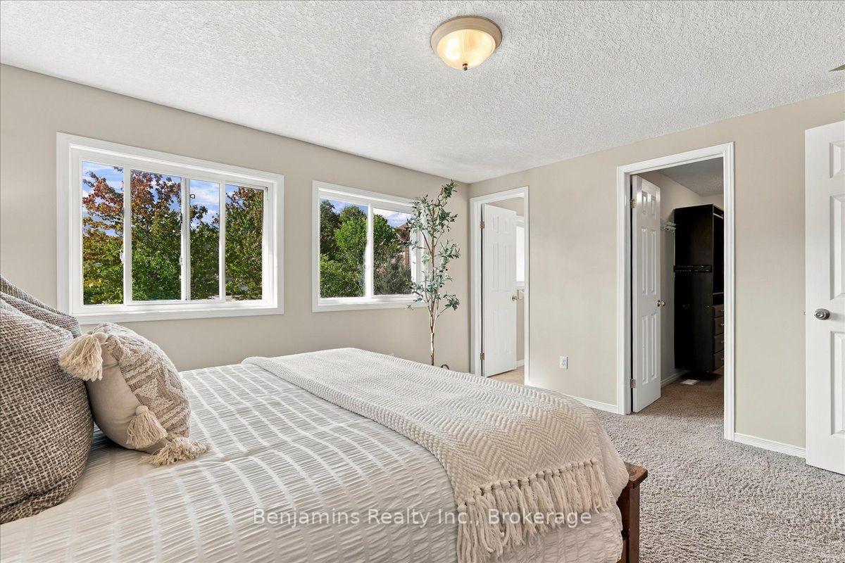 Photo 32 of 430 Mountain Laurel Crescent, Kitchener, Larentian West — HOMEH