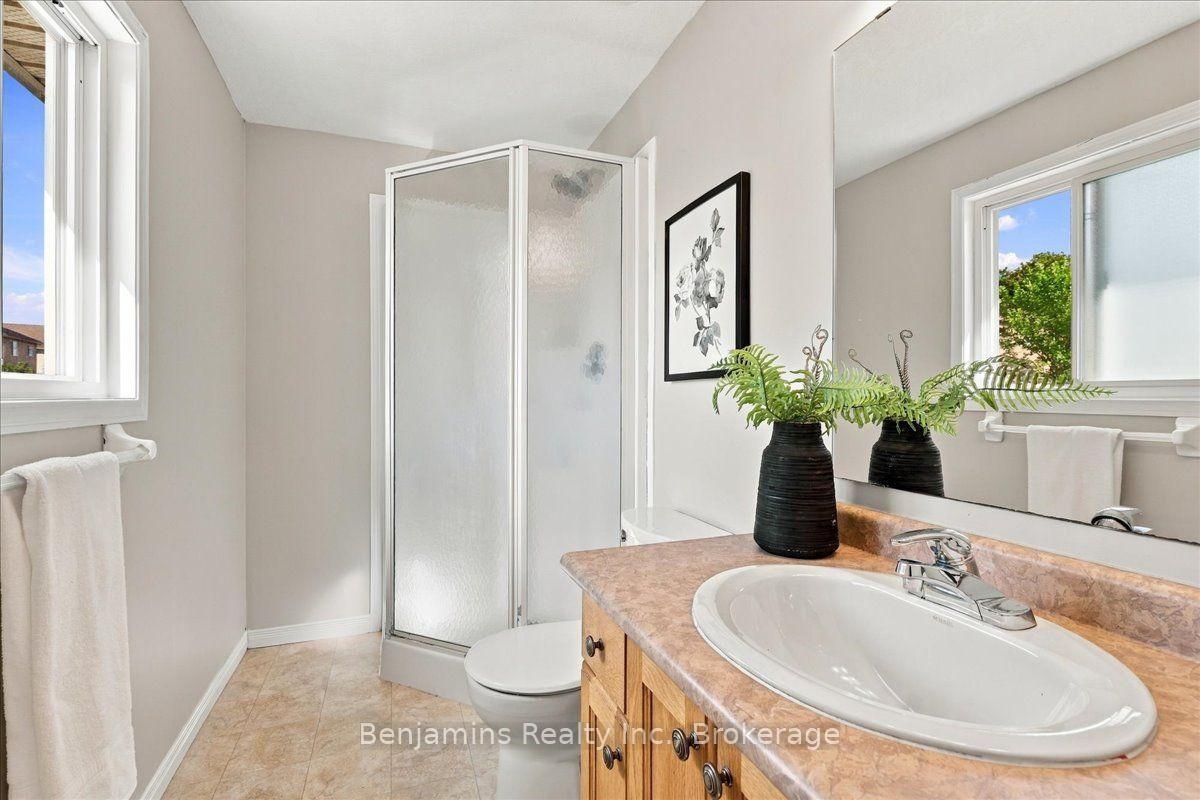 Photo 34 of 430 Mountain Laurel Crescent, Kitchener, Larentian West — HOMEH