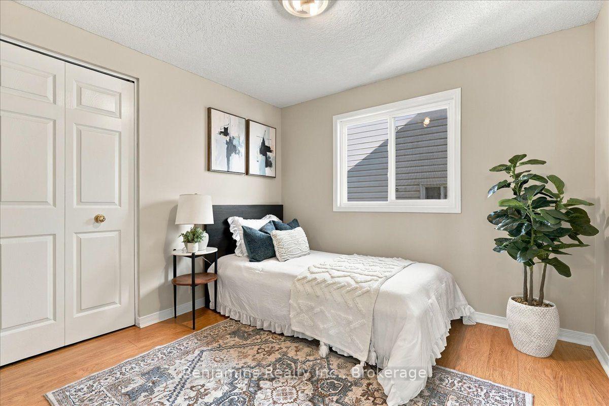 Photo 35 of 430 Mountain Laurel Crescent, Kitchener, Larentian West — HOMEH
