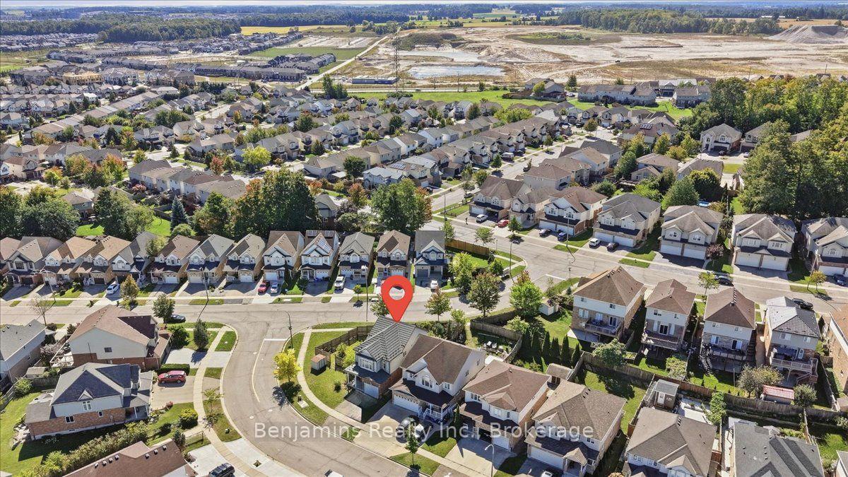 Photo 45 of 430 Mountain Laurel Crescent, Kitchener, Larentian West — HOMEH