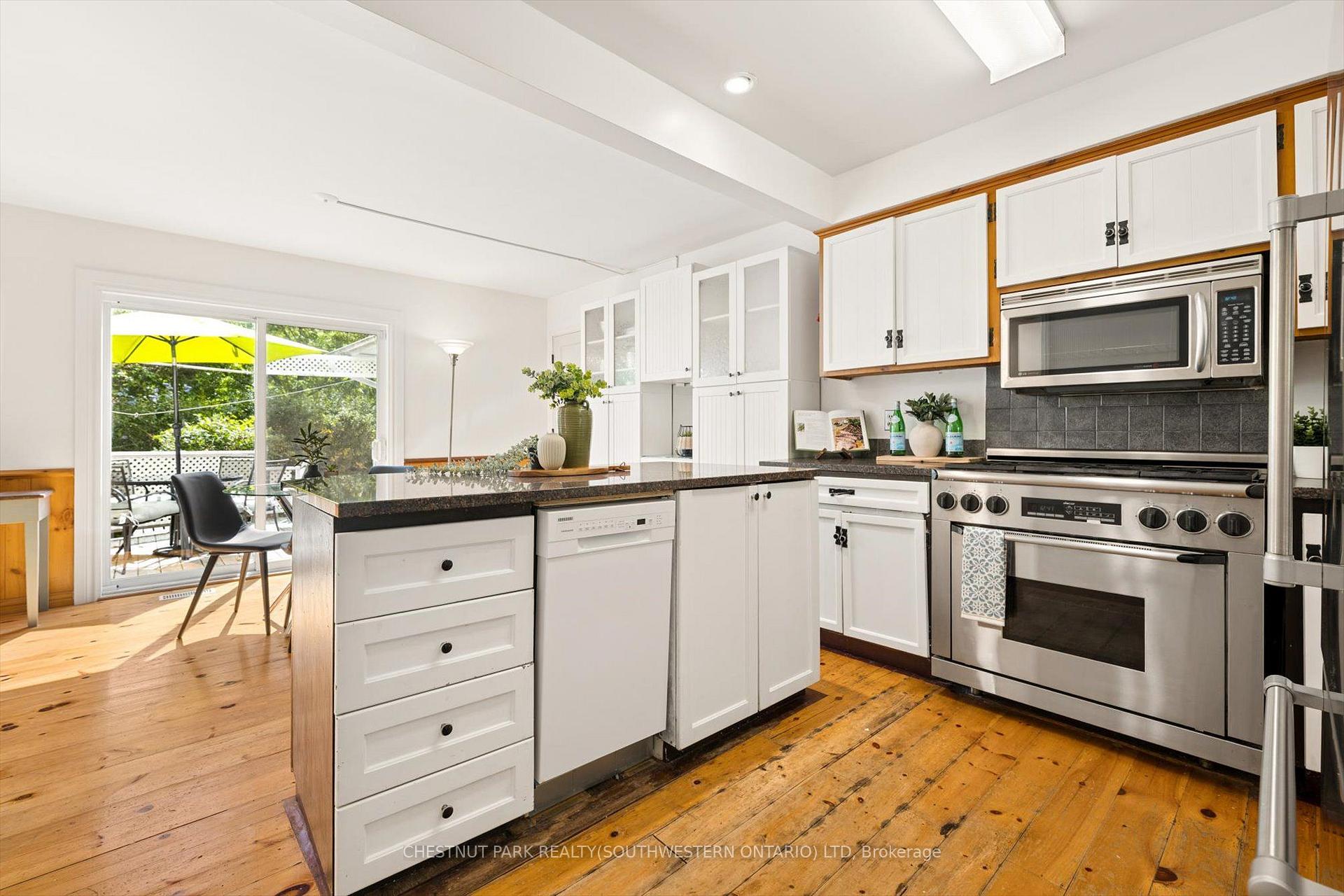 Photo 16 of 351 Craigleith Drive, Waterloo, Beechwood — HOMEH