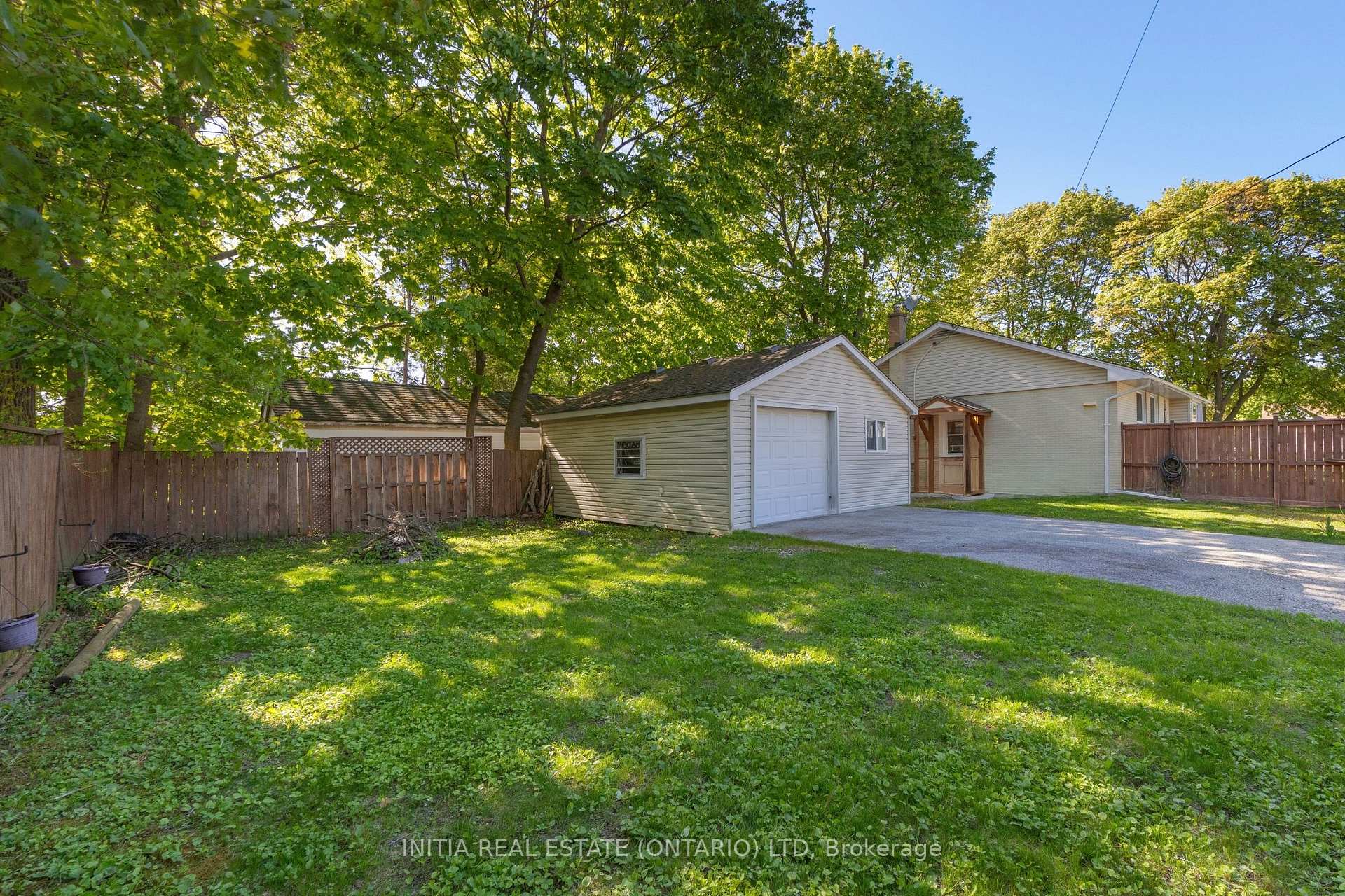 Photo 8 of 755 Talfourd Street, Sarnia — HOMEH