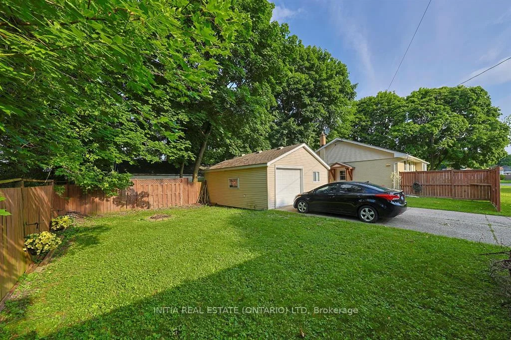 Photo 3 of 755 Talfourd Street, Sarnia — HOMEH