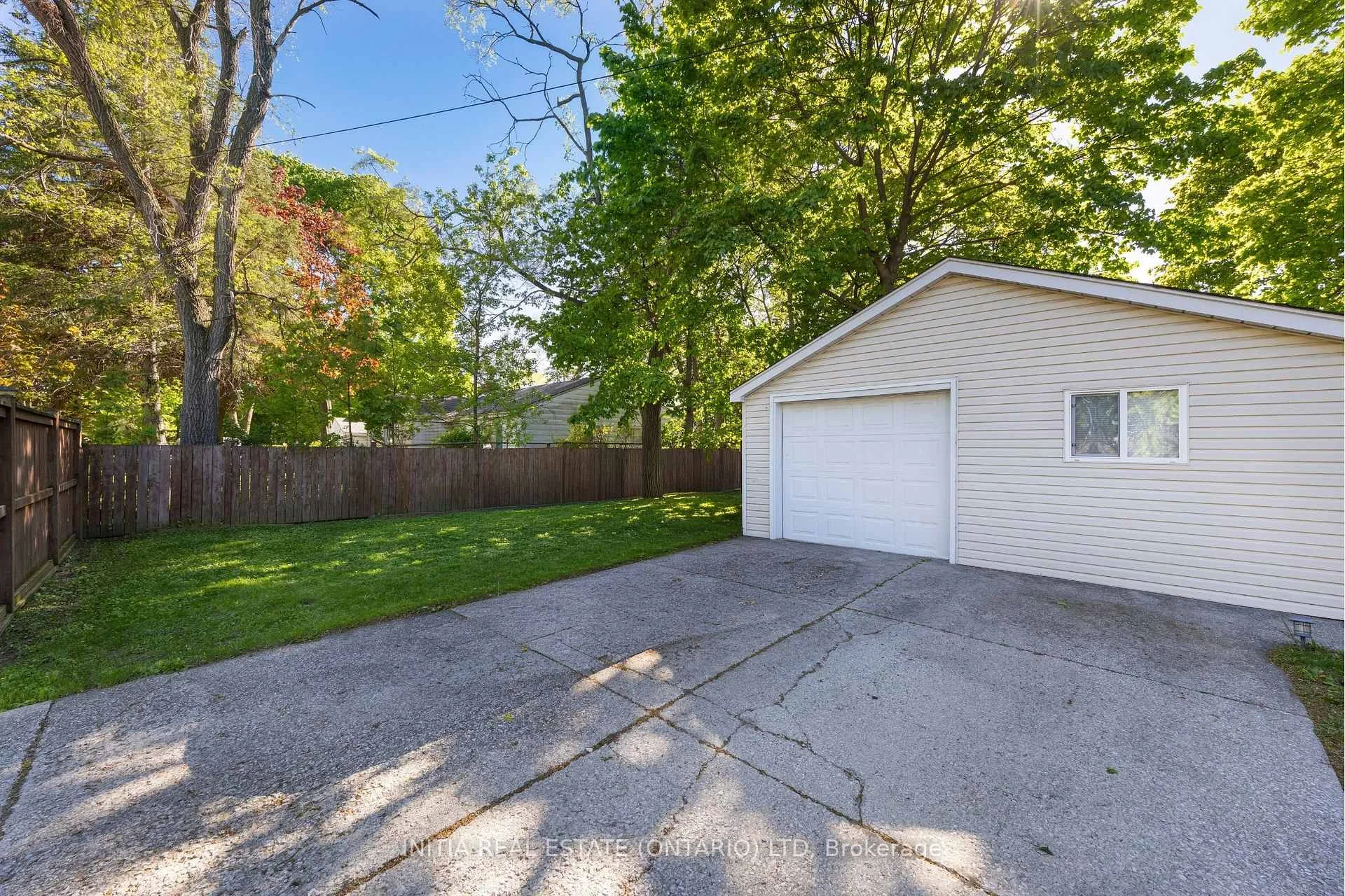 Photo 7 of 755 Talfourd Street, Sarnia — HOMEH