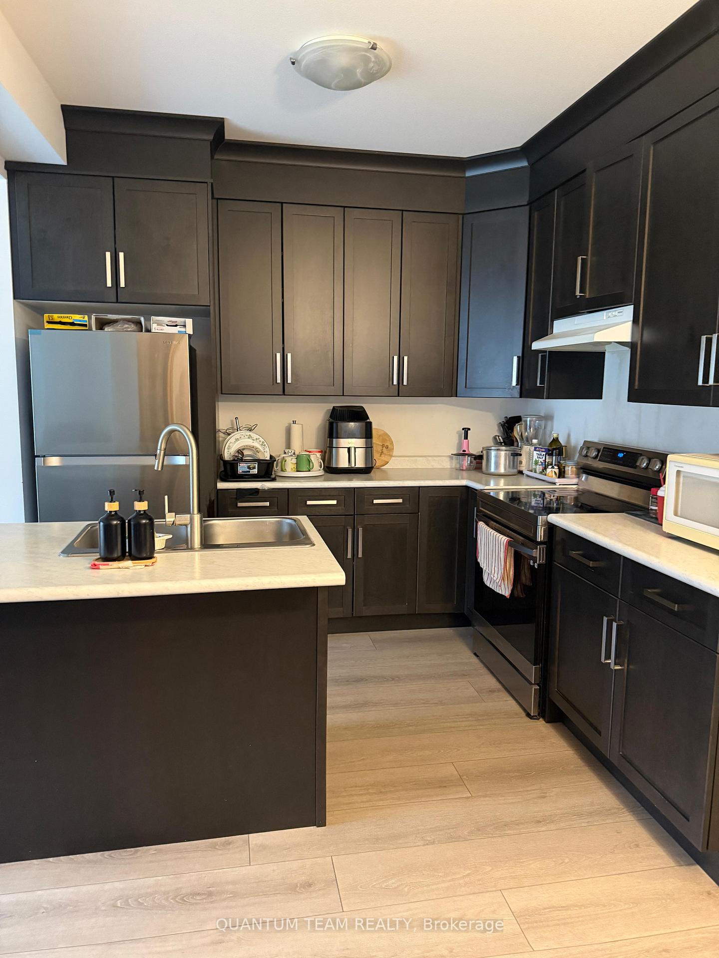 Photo 3 of Unit upper, 9345 White Oak Avenue, Niagara Falls, Lyons Creek — HOMEH