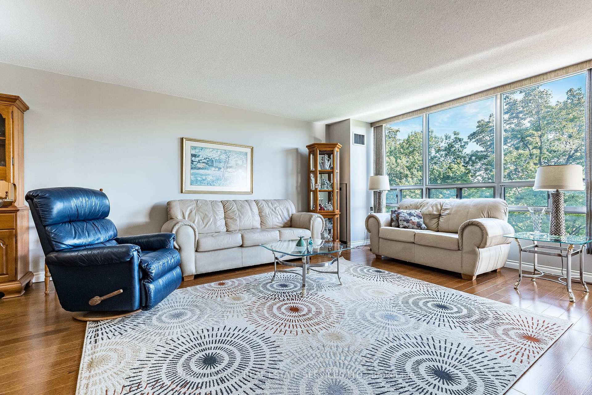 Photo 4 of Unit 402, 310 Mill Street S, Brampton, Brampton South — HOMEH