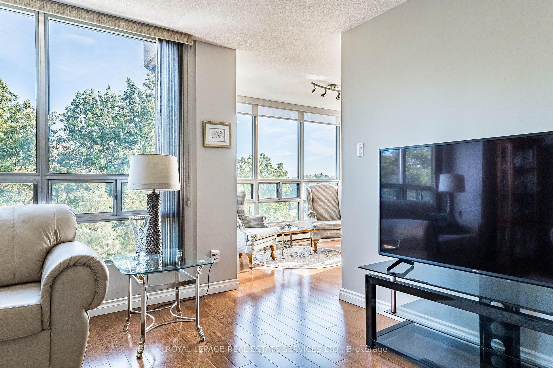 Photo 7 of Unit 402, 310 Mill Street S, Brampton, Brampton South — HOMEH