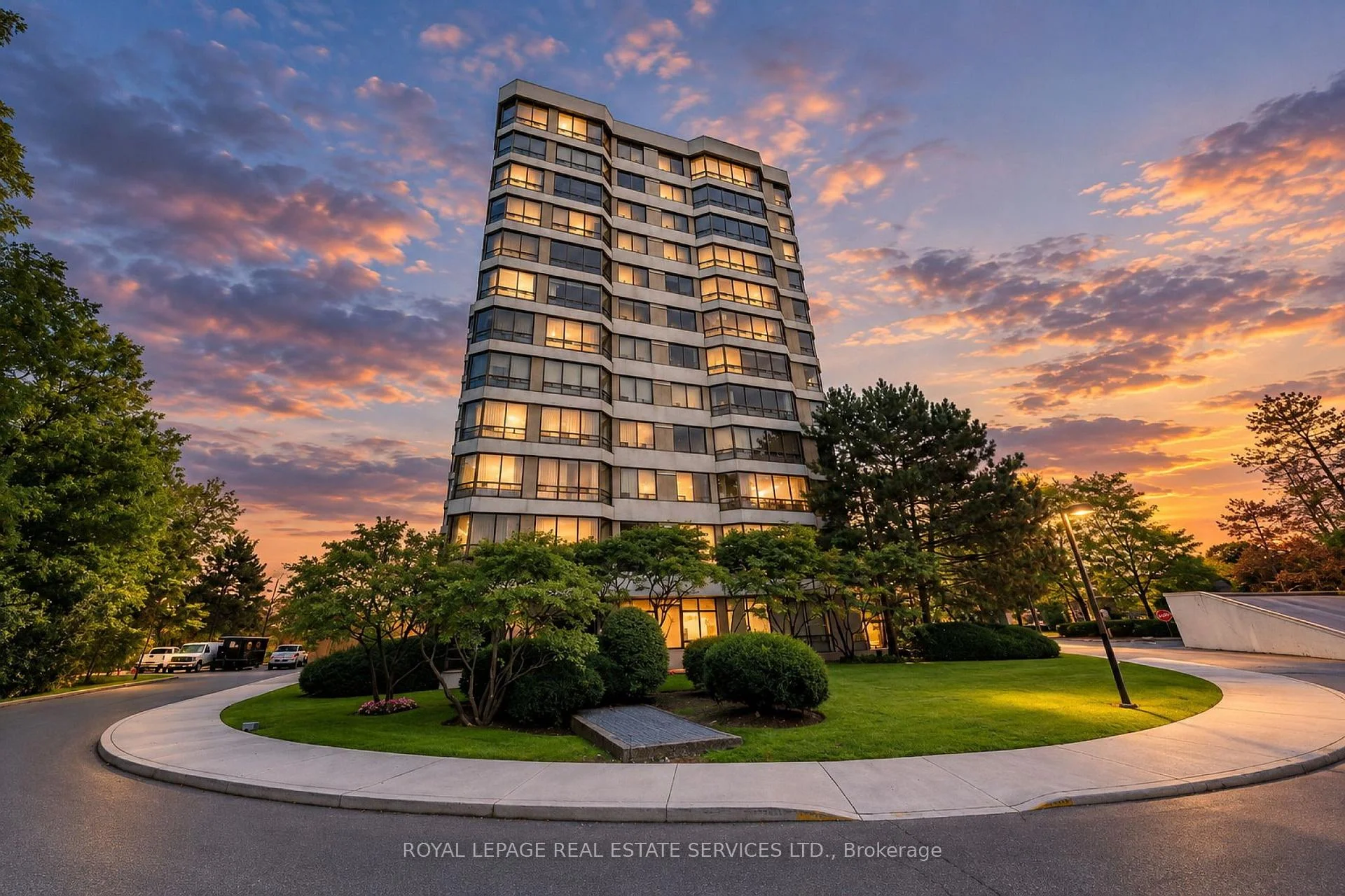 Photo 3 of Unit 402, 310 Mill Street S, Brampton, Brampton South — HOMEH
