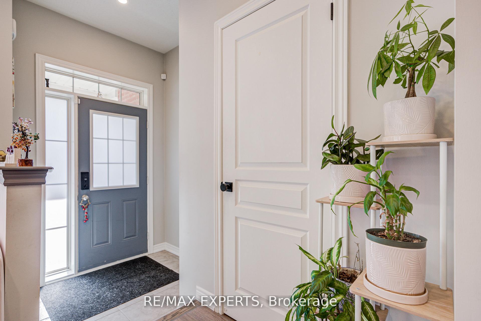 Photo 5 of 32 Walter Proctor Road, East Gwillimbury, Sharon — HOMEH