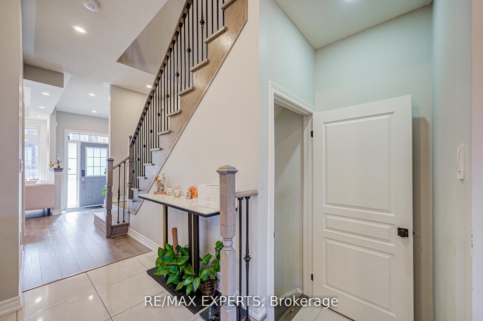 Photo 11 of 32 Walter Proctor Road, East Gwillimbury, Sharon — HOMEH