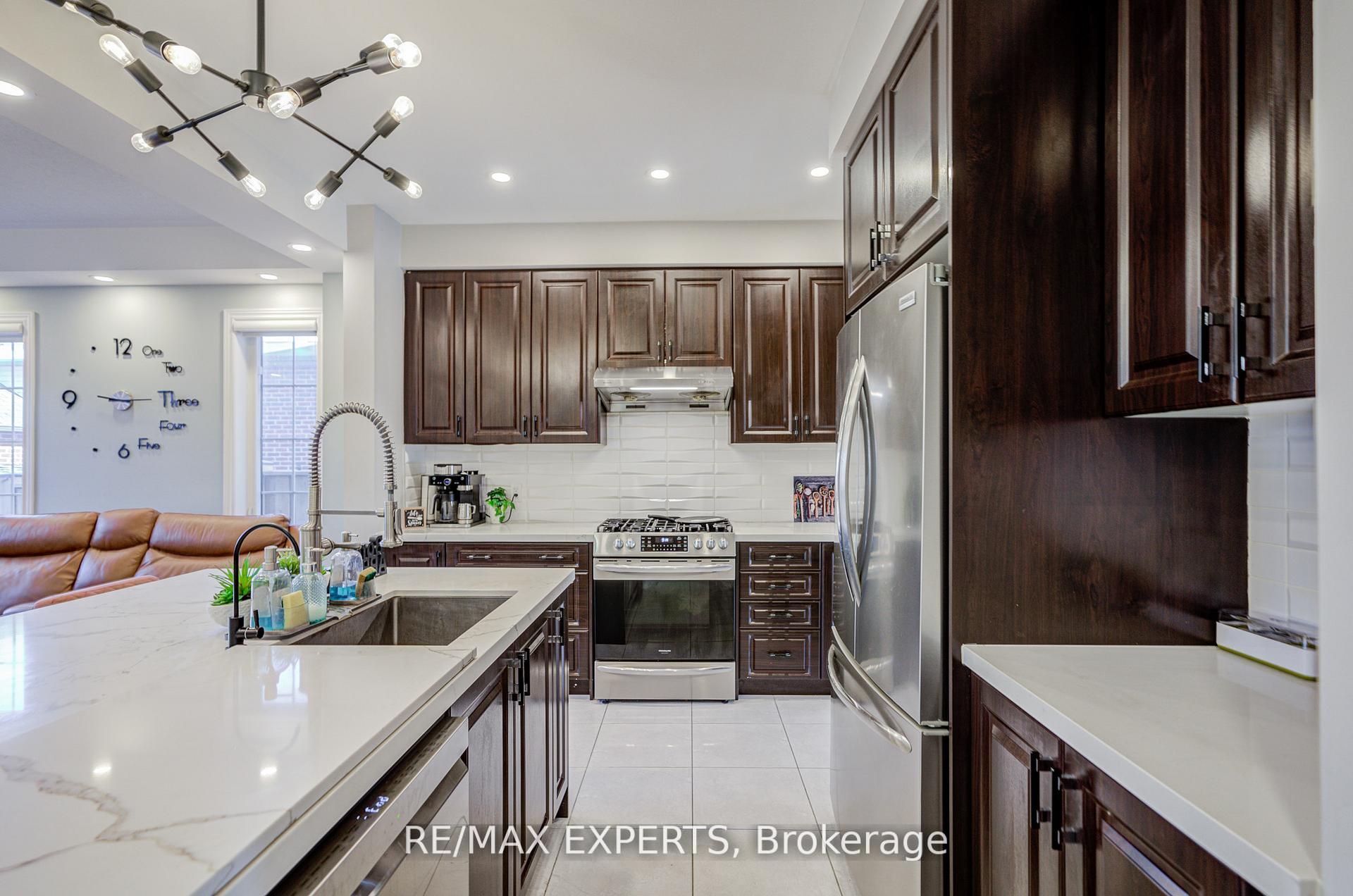 Photo 13 of 32 Walter Proctor Road, East Gwillimbury, Sharon — HOMEH