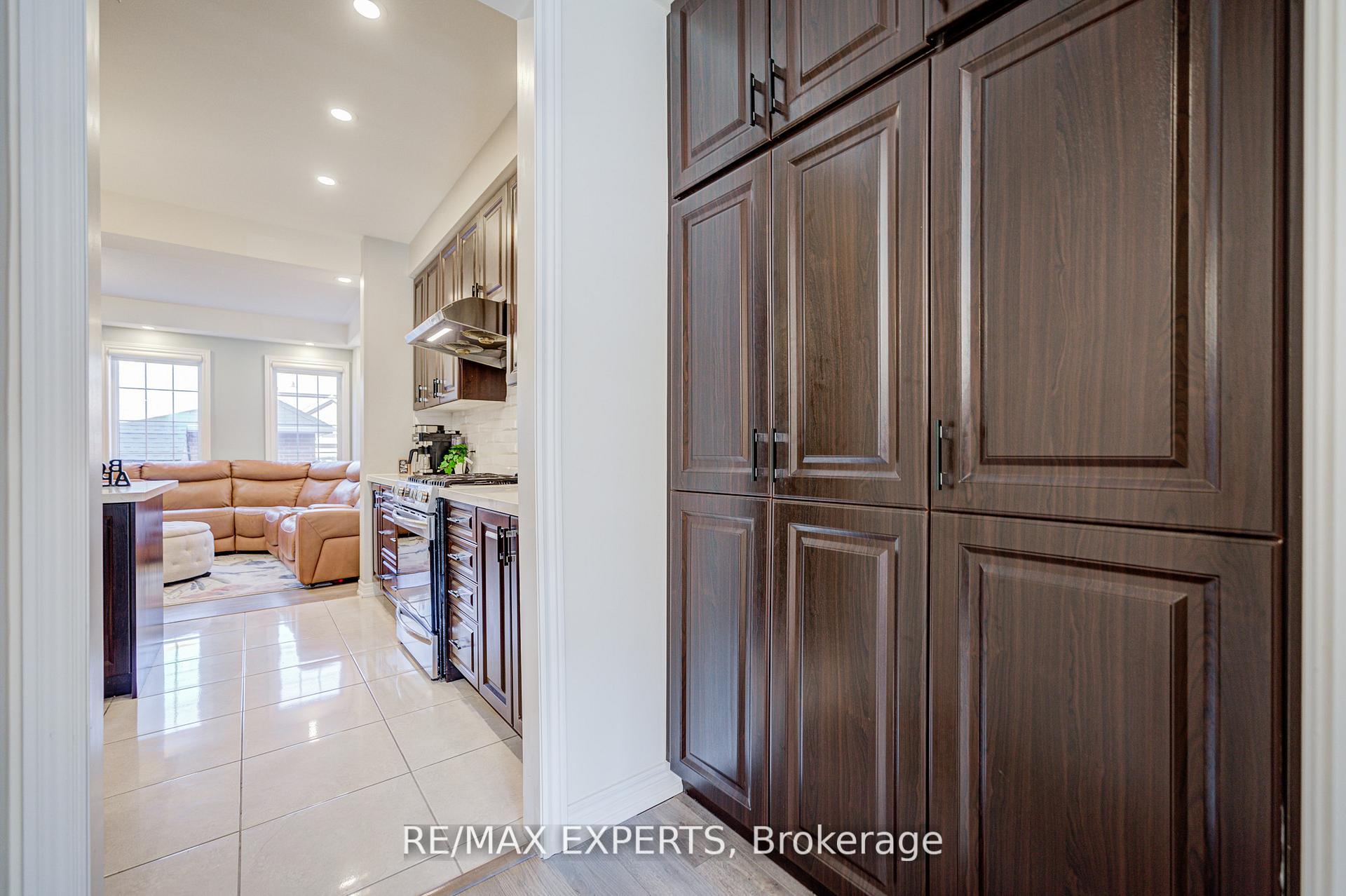 Photo 17 of 32 Walter Proctor Road, East Gwillimbury, Sharon — HOMEH