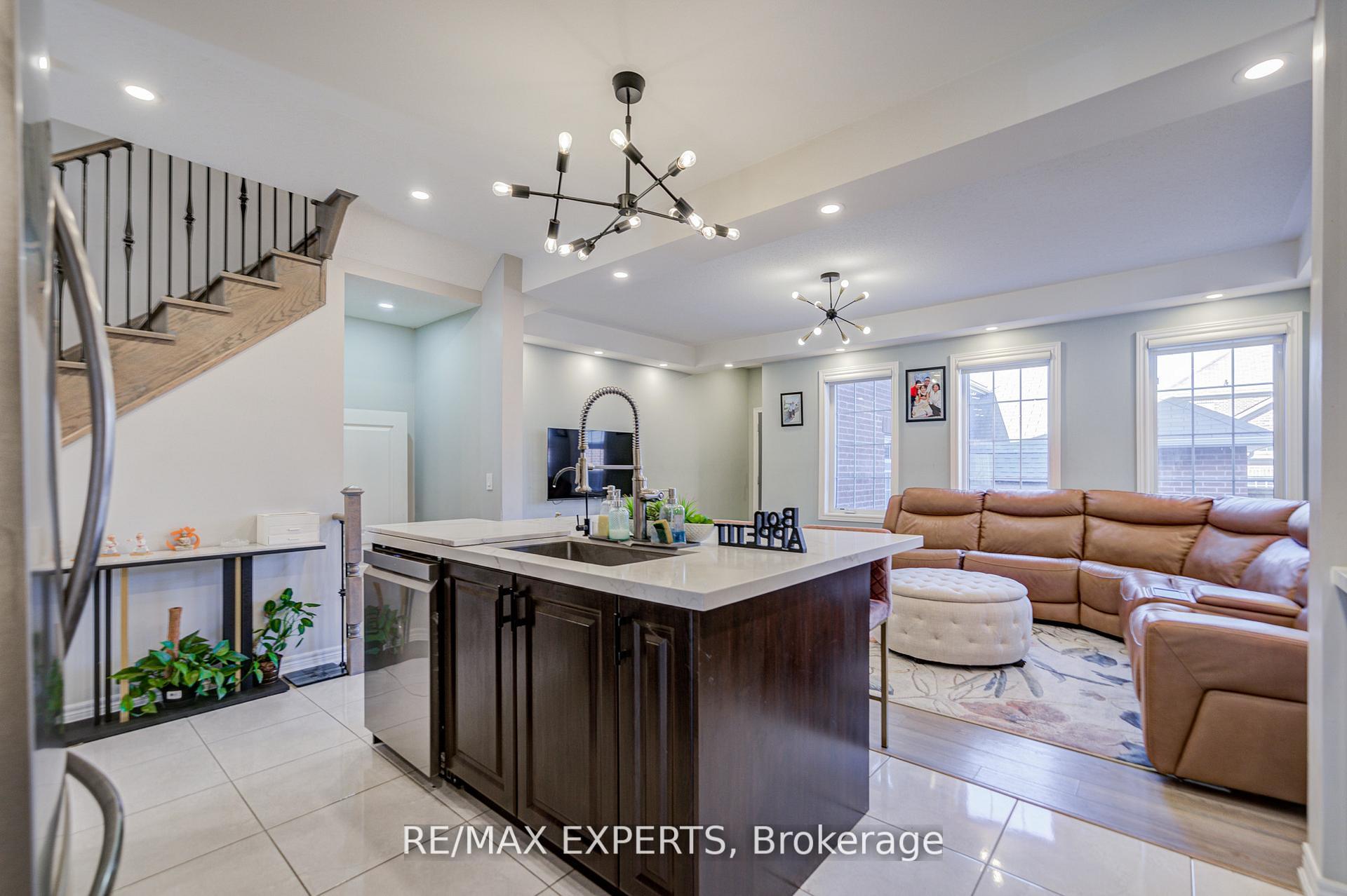 Photo 18 of 32 Walter Proctor Road, East Gwillimbury, Sharon — HOMEH