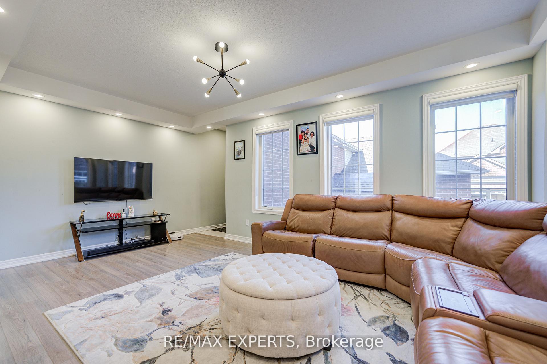 Photo 19 of 32 Walter Proctor Road, East Gwillimbury, Sharon — HOMEH