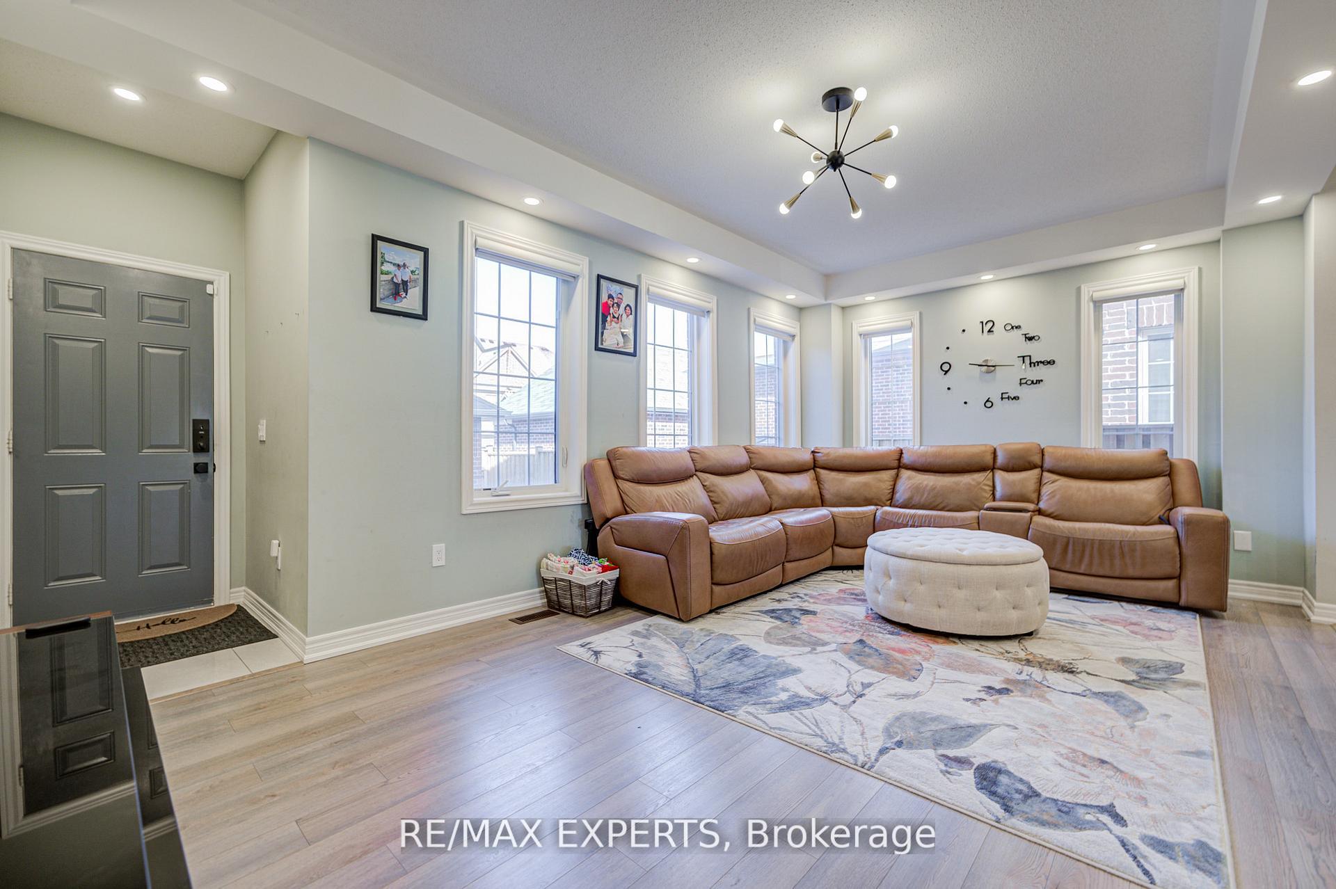 Photo 20 of 32 Walter Proctor Road, East Gwillimbury, Sharon — HOMEH