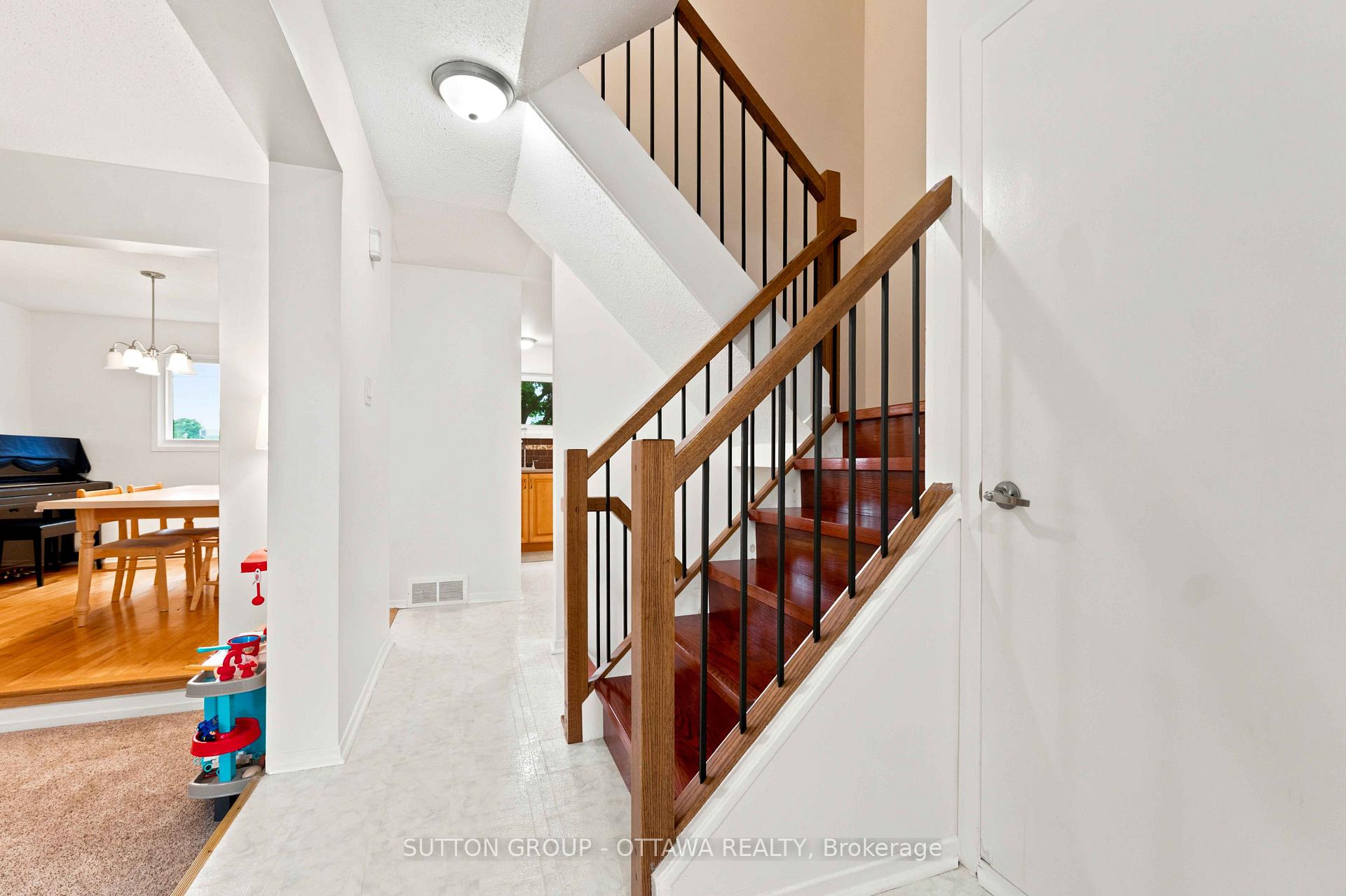 Photo 24 of 66 Fieldgate Drive, Ottawa, Barrhaven - Knollsbrook — HOMEH