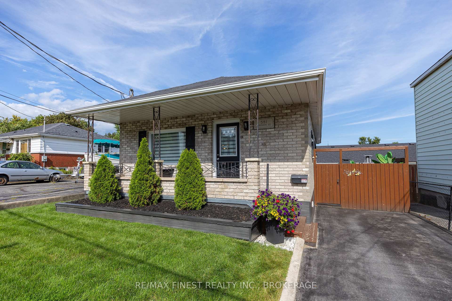 Photo 2 of 581 Division Street, Kingston, East of Sir John A. Blvd — HOMEH