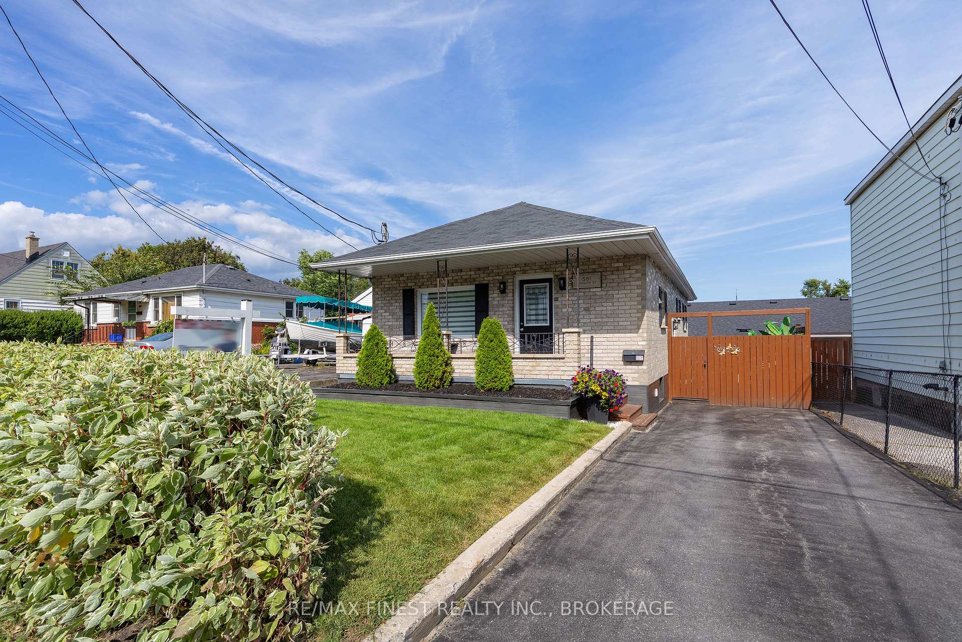 Photo 3 of 581 Division Street, Kingston, East of Sir John A. Blvd — HOMEH