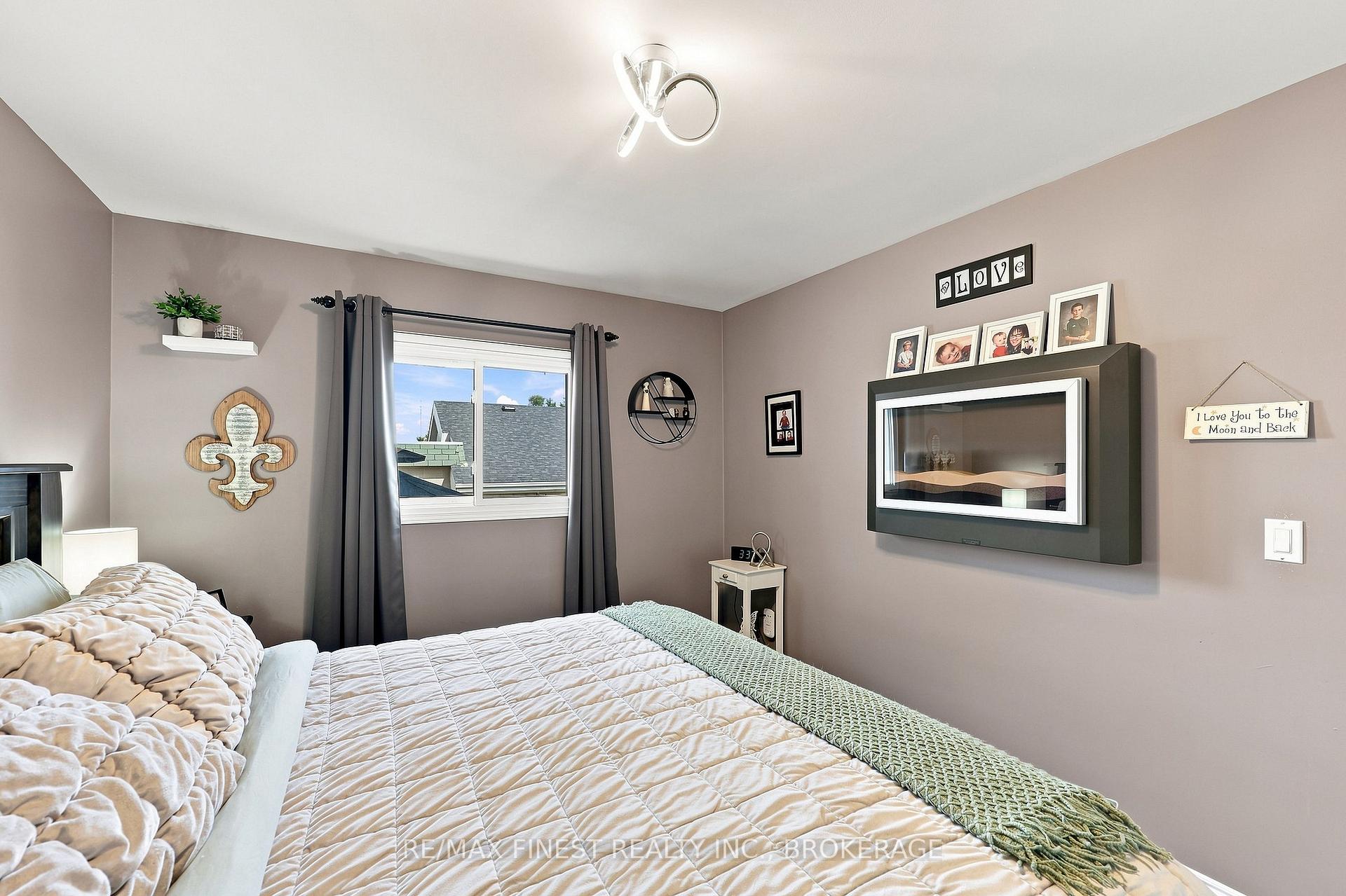Photo 20 of 581 Division Street, Kingston, East of Sir John A. Blvd — HOMEH