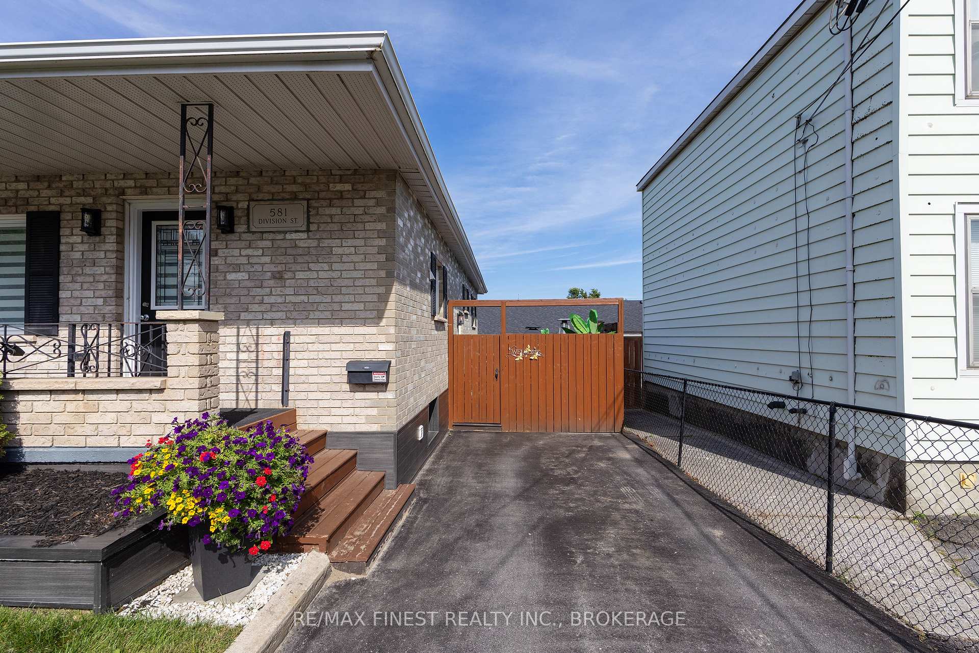 Photo 49 of 581 Division Street, Kingston, East of Sir John A. Blvd — HOMEH