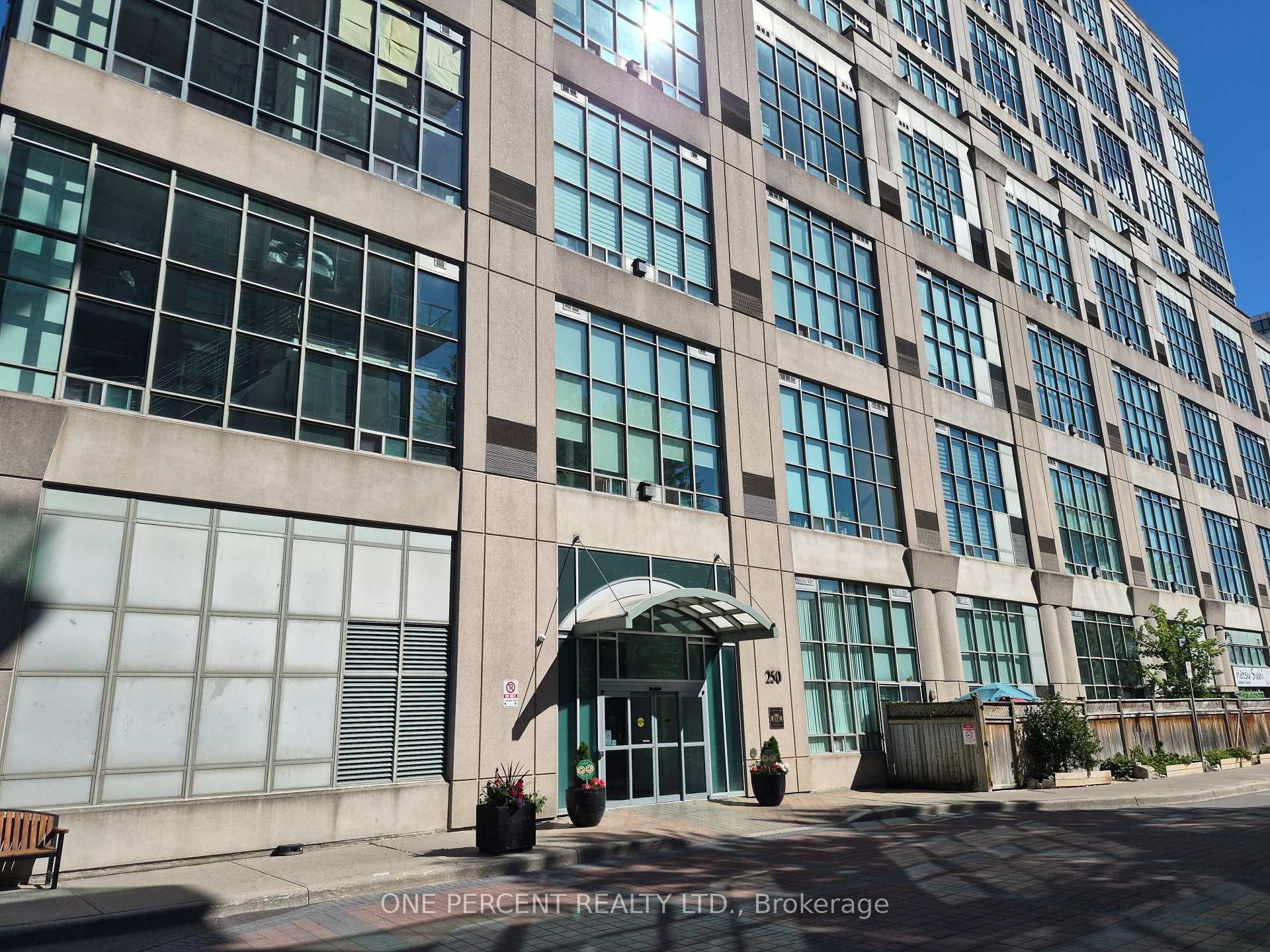 Front of Unit 622, 250 Manitoba Street