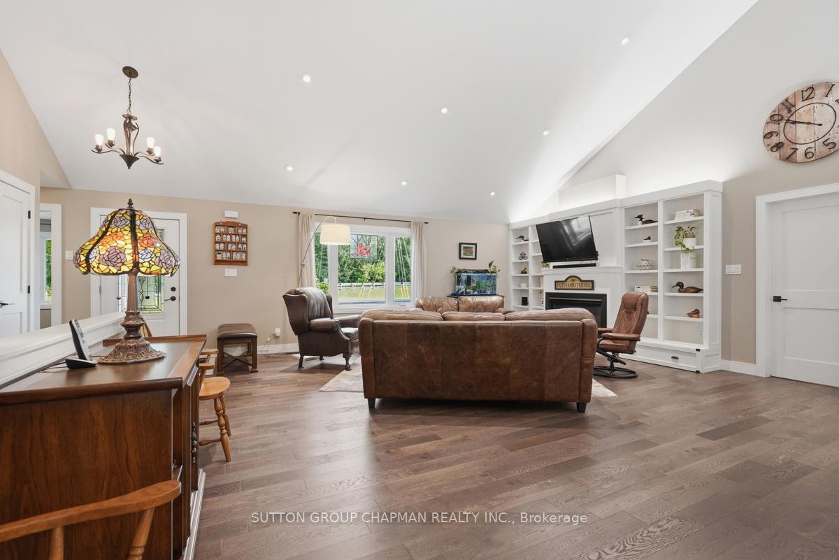 Photo 8 of 408 Old Riverside Drive, London, North N — HOMEH