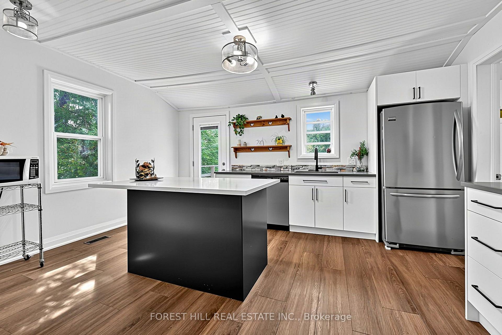 Photo 11 of 210 Centennial Drive, Midland — HOMEH