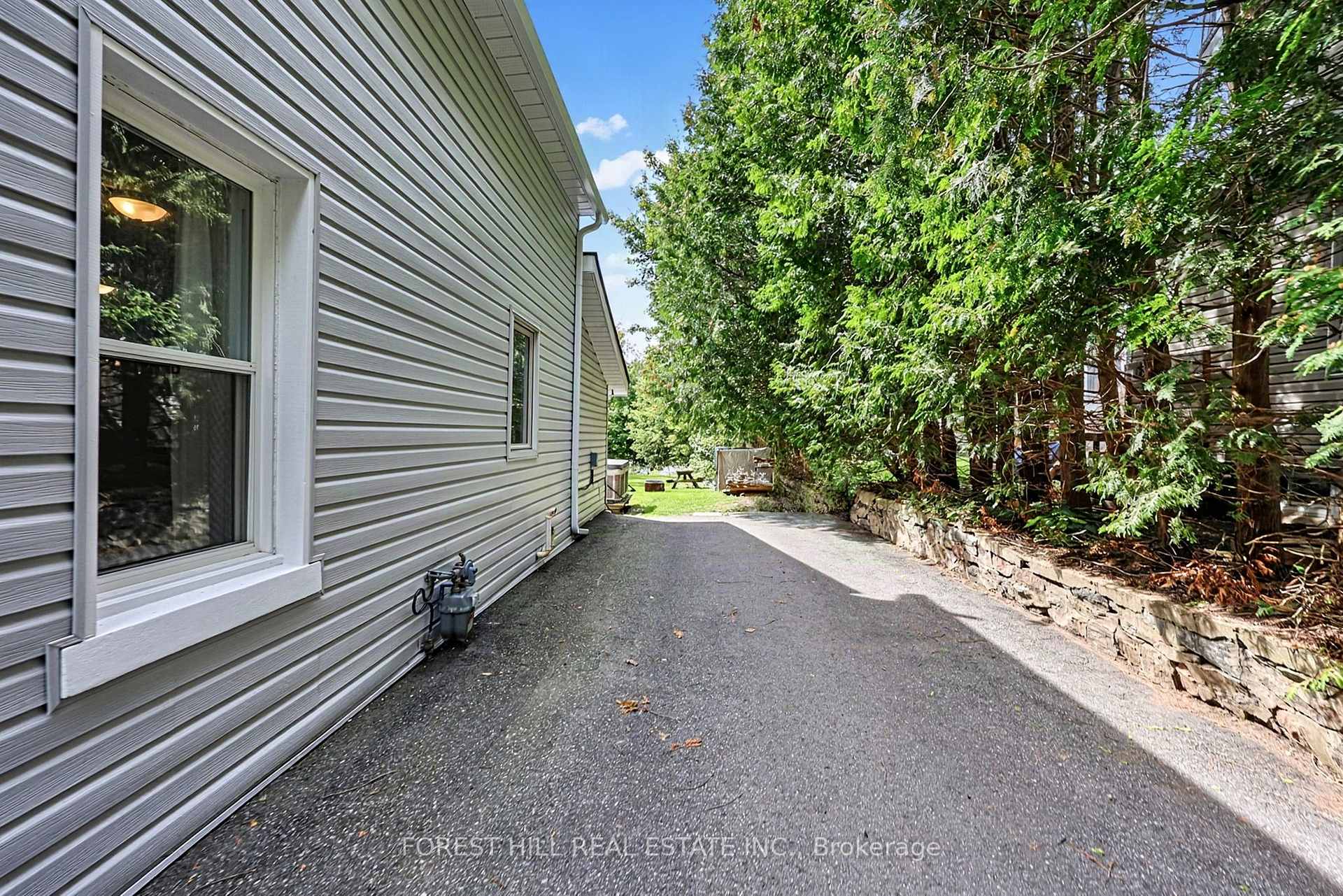 Photo 23 of 210 Centennial Drive, Midland — HOMEH