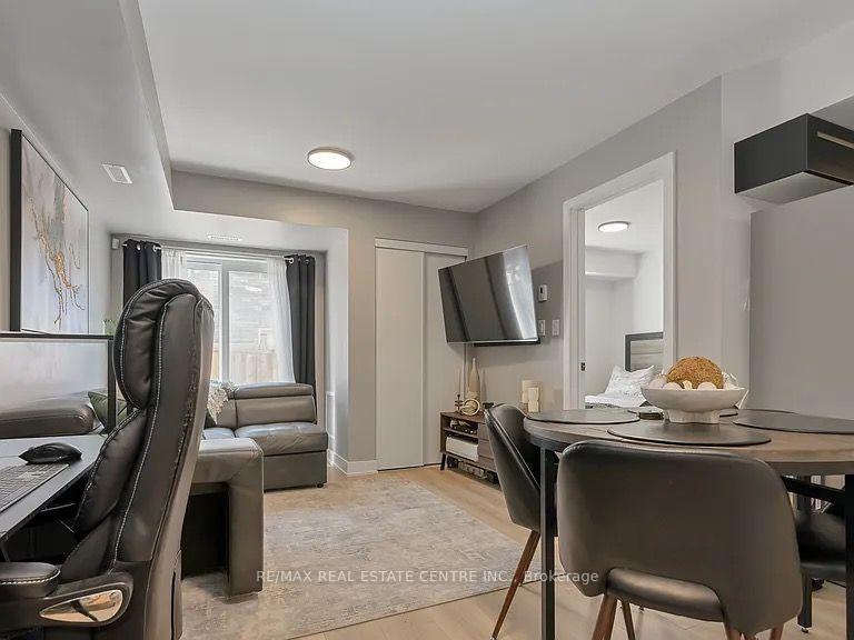Photo 6 of Unit 1, 14 Pumpkin Corner Crescent, Barrie, Rural Barrie Southeast — HOMEH