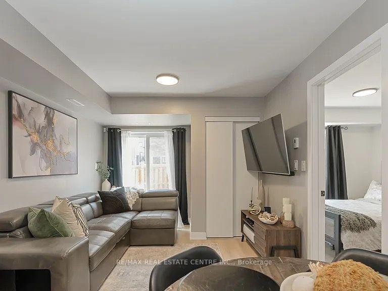 Photo 8 of Unit 1, 14 Pumpkin Corner Crescent, Barrie, Rural Barrie Southeast — HOMEH