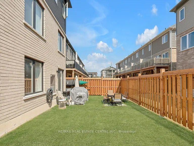 Photo 11 of Unit 1, 14 Pumpkin Corner Crescent, Barrie, Rural Barrie Southeast — HOMEH