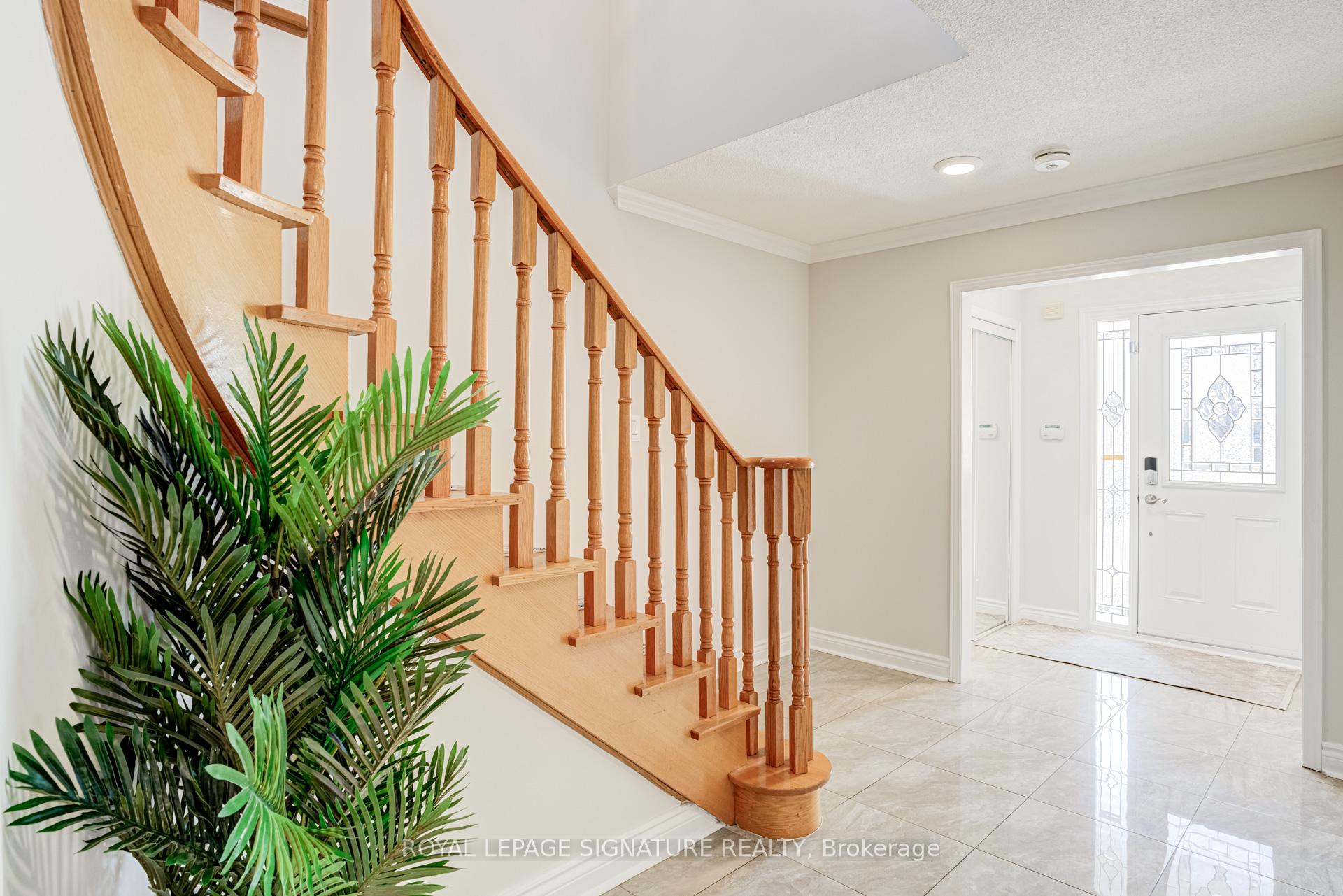 Photo 2 of 5 Longhouse Street, Vaughan, East Woodbridge — HOMEH