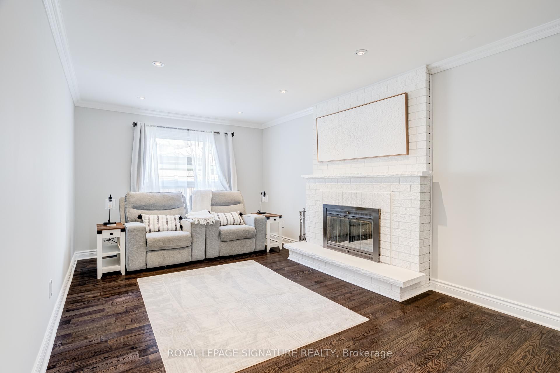 Photo 3 of 5 Longhouse Street, Vaughan, East Woodbridge — HOMEH