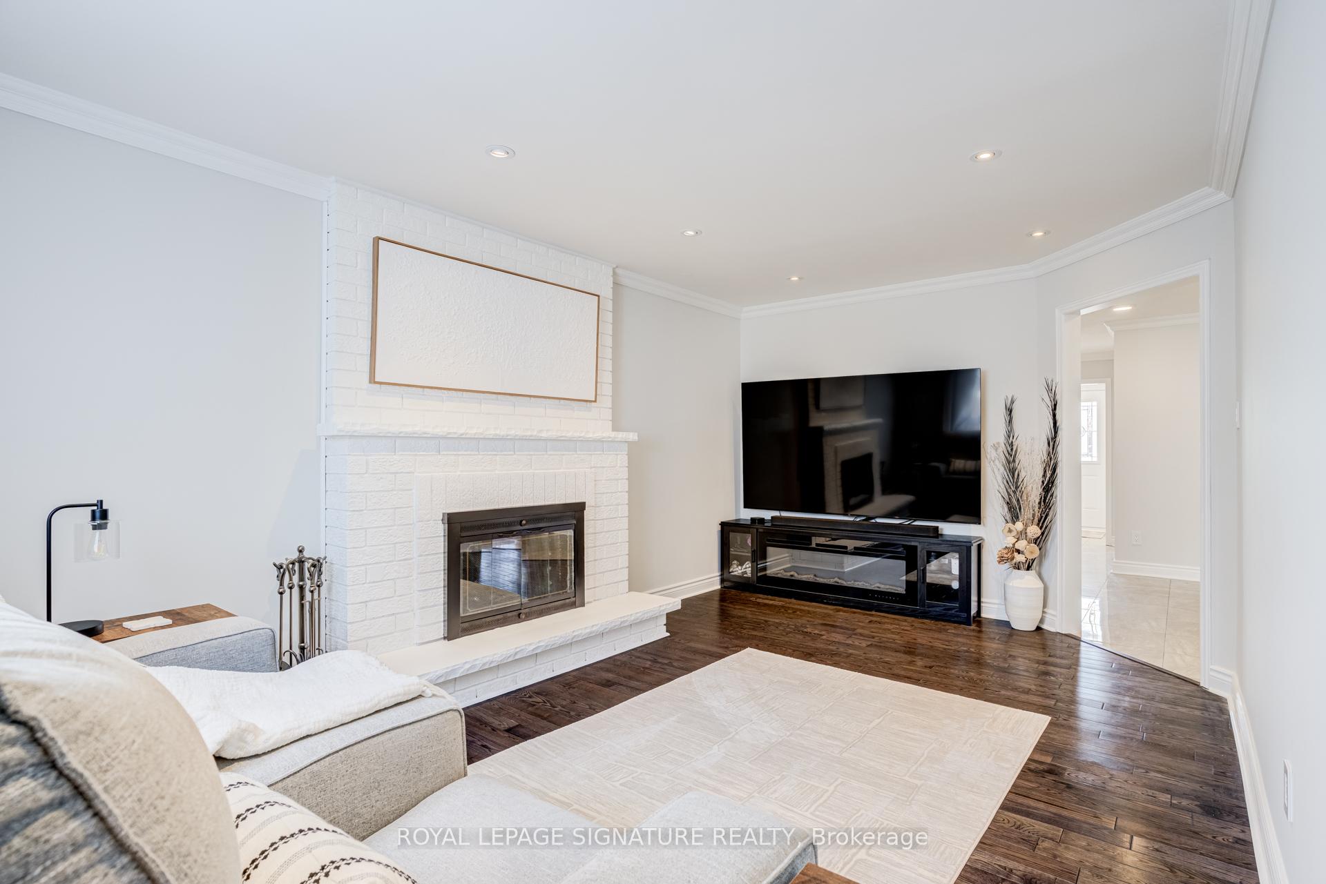 Photo 4 of 5 Longhouse Street, Vaughan, East Woodbridge — HOMEH