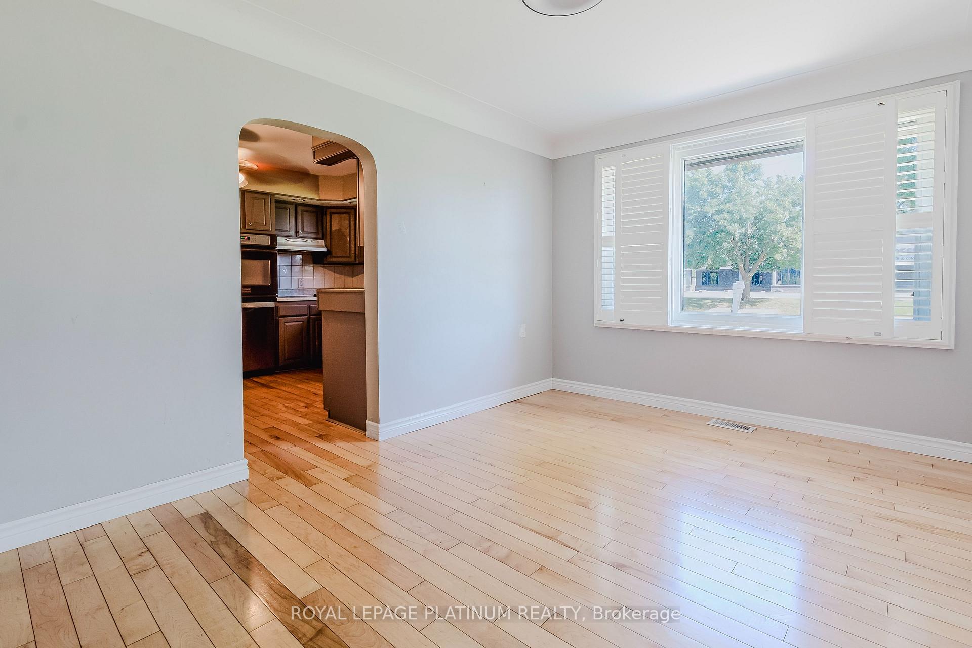 Photo 7 of 6 Varadi Avenue, Brantford, Greenbrier — HOMEH