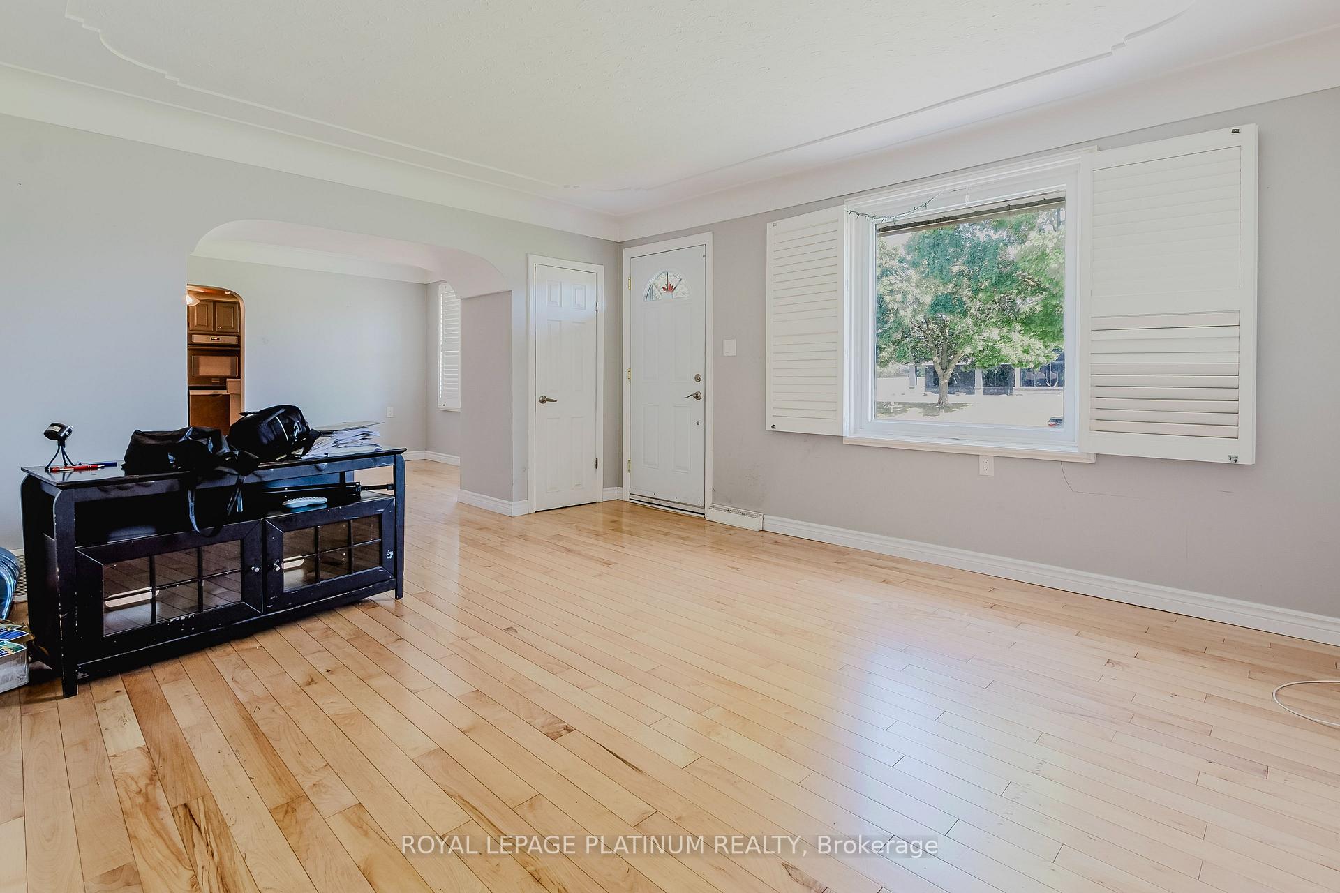 Photo 10 of 6 Varadi Avenue, Brantford, Greenbrier — HOMEH