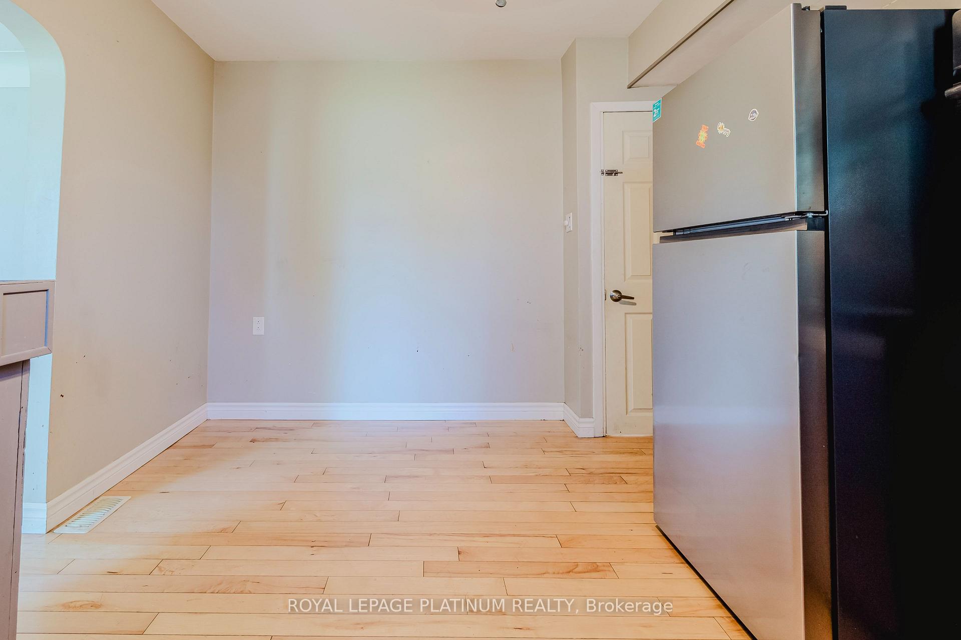 Photo 13 of 6 Varadi Avenue, Brantford, Greenbrier — HOMEH