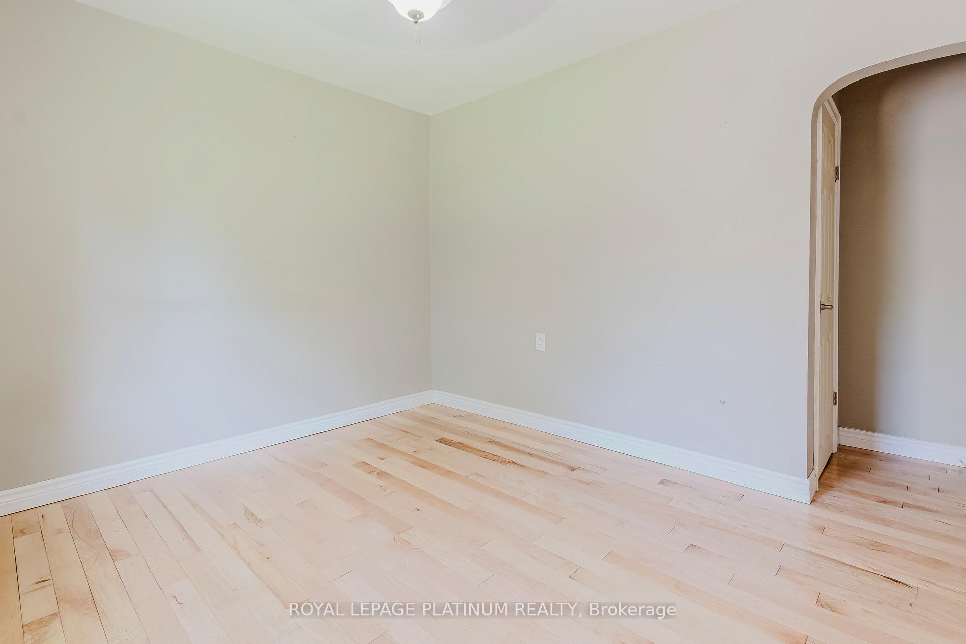 Photo 16 of 6 Varadi Avenue, Brantford, Greenbrier — HOMEH