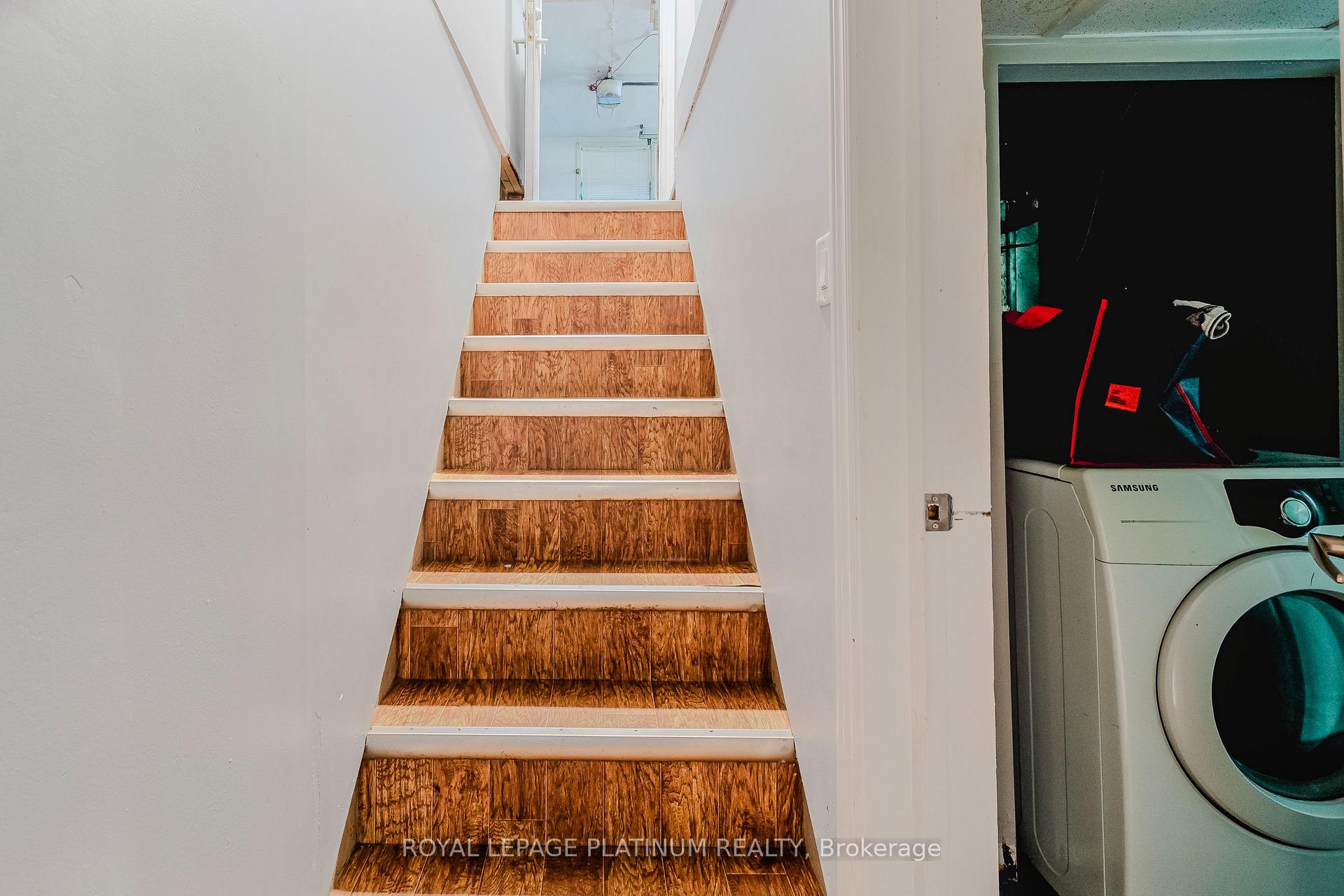Photo 27 of 6 Varadi Avenue, Brantford, Greenbrier — HOMEH